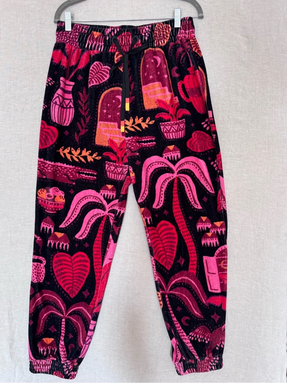 Farm Rio pink graphic print tropical whimsical sweatpants joggers size medium